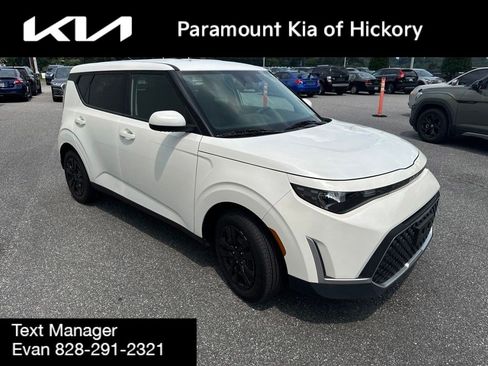 Used 2023 Kia Soul LX FWD image 3