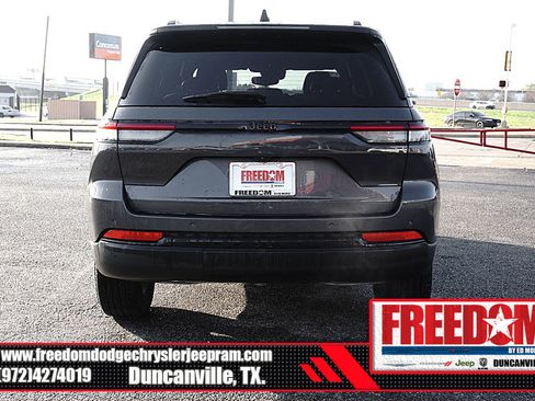 Used 2024 Jeep Grand Cherokee Altitude image 4