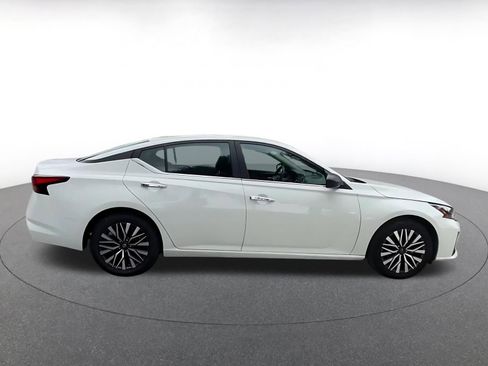 Used 2025 Nissan Altima 2.5 SV FWD image 16