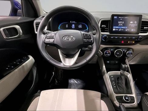 Used 2023 Hyundai Venue SEL FWD image 5