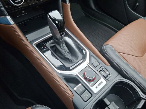 Used 2023 Subaru Forester Touring image 16