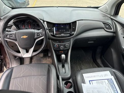 Used 2022 Chevrolet Trax LT w/ LT Convenience Package AWD/4WD image 24