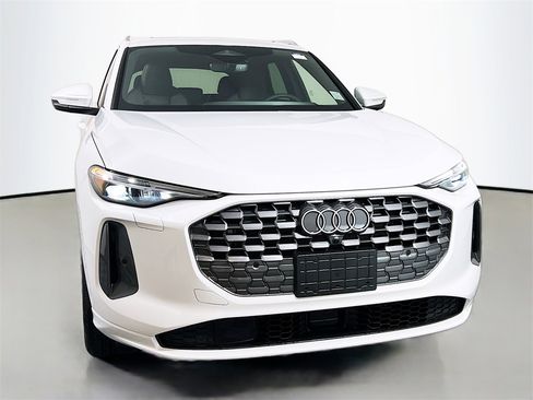 New 2025 Audi Q5 Prestige image 2