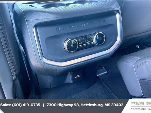 Used 2025 Ford Expedition Active AWD/4WD image 25
