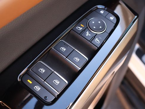 Used 2024 Nissan Pathfinder Platinum image 8