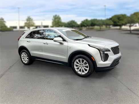 Certified 2021 Cadillac XT4 Luxury w/ Cold Weather Package image 1