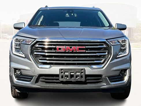 Used 2023 GMC Terrain SLT image 2
