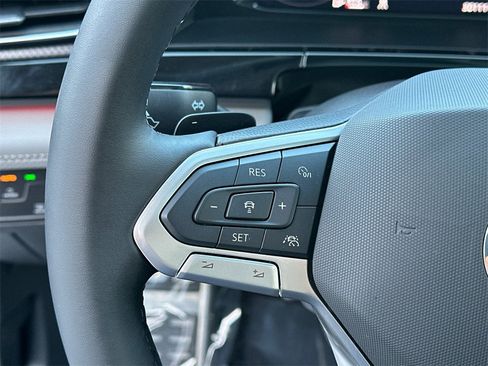 Used 2025 Volkswagen Atlas Peak Edition SE image 24
