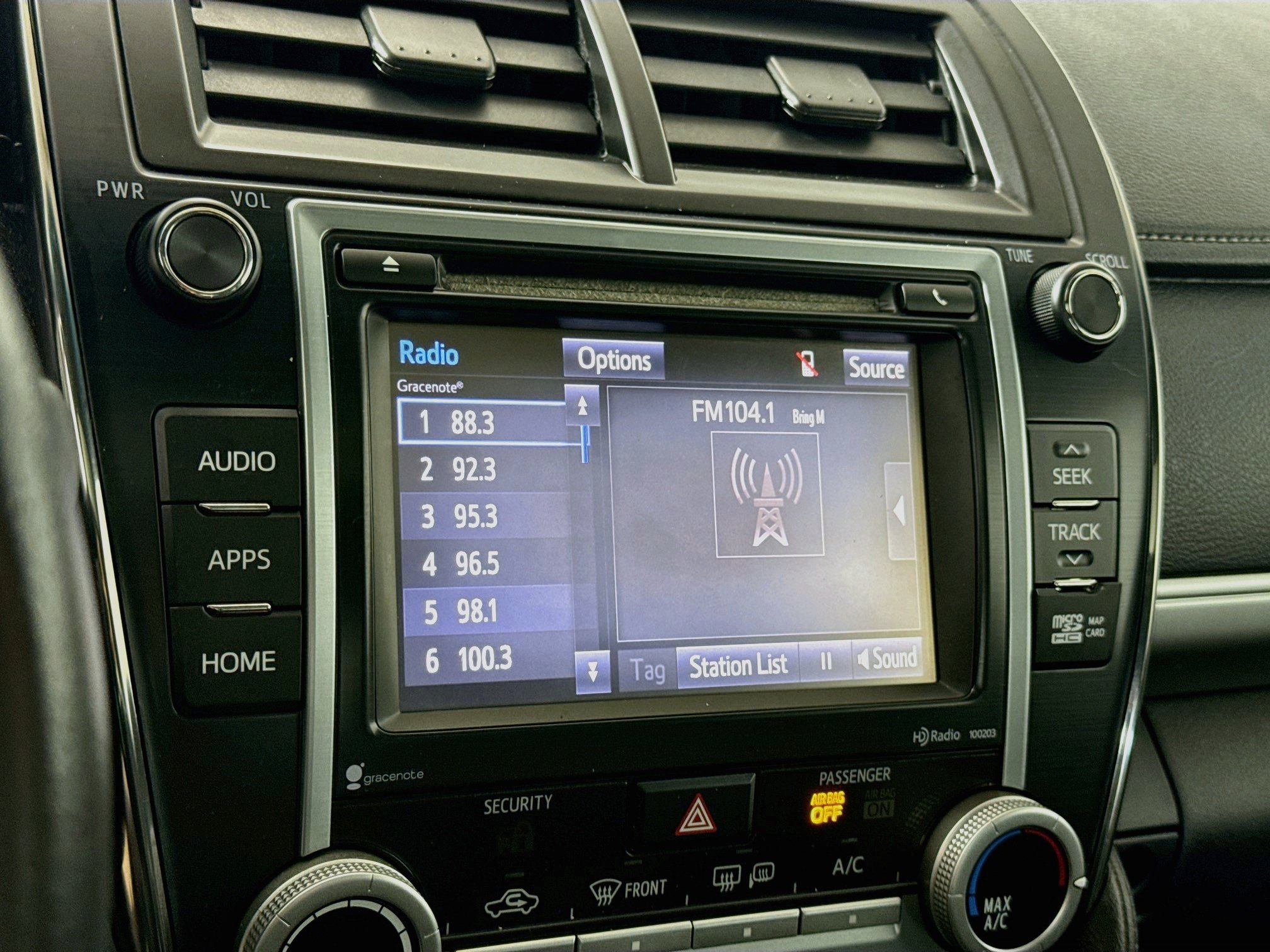 Used 2014 Toyota Camry SE w/ Leather Package FWD image 13