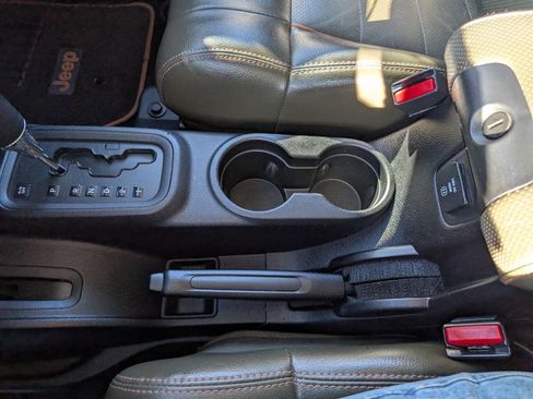 Used 2011 Jeep Wrangler Unlimited 70th Anniversary w/ Dual Top Group image 26