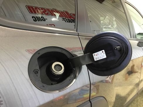 Used 2019 Jeep Cherokee Latitude Plus AWD/4WD image 19