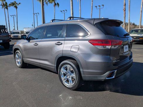 Used 2017 Toyota Highlander image 6