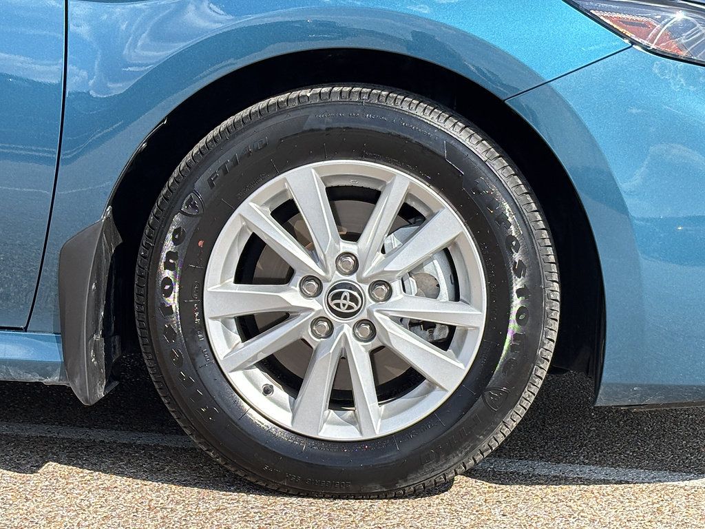 Used 2026 Toyota Camry LE w/ Convenience Package FWD image 8