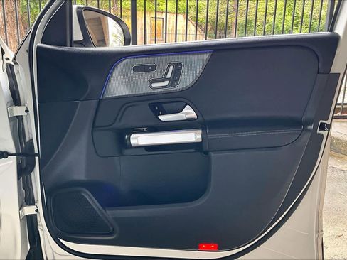 Used 2022 Mercedes-Benz GLB 250 image 22