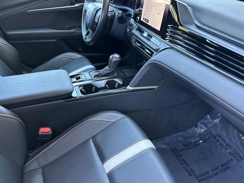 Used 2025 Toyota Camry SE FWD image 19