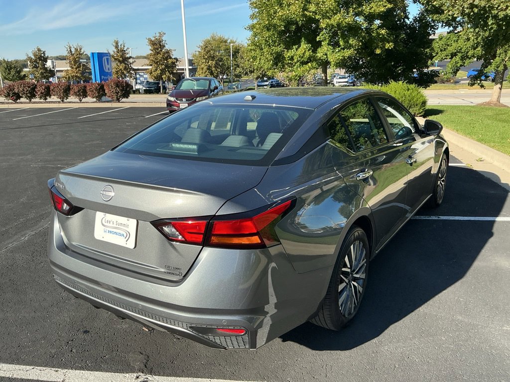 Used 2025 Nissan Altima 2.5 SV FWD image 11