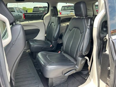 Used 2021 Chrysler Pacifica Touring-L w/ Premium & Safety Sphere Group FWD image 34