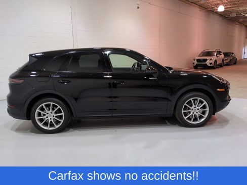 Used 2022 Porsche Cayenne w/ Premium Package AWD/4WD image 2