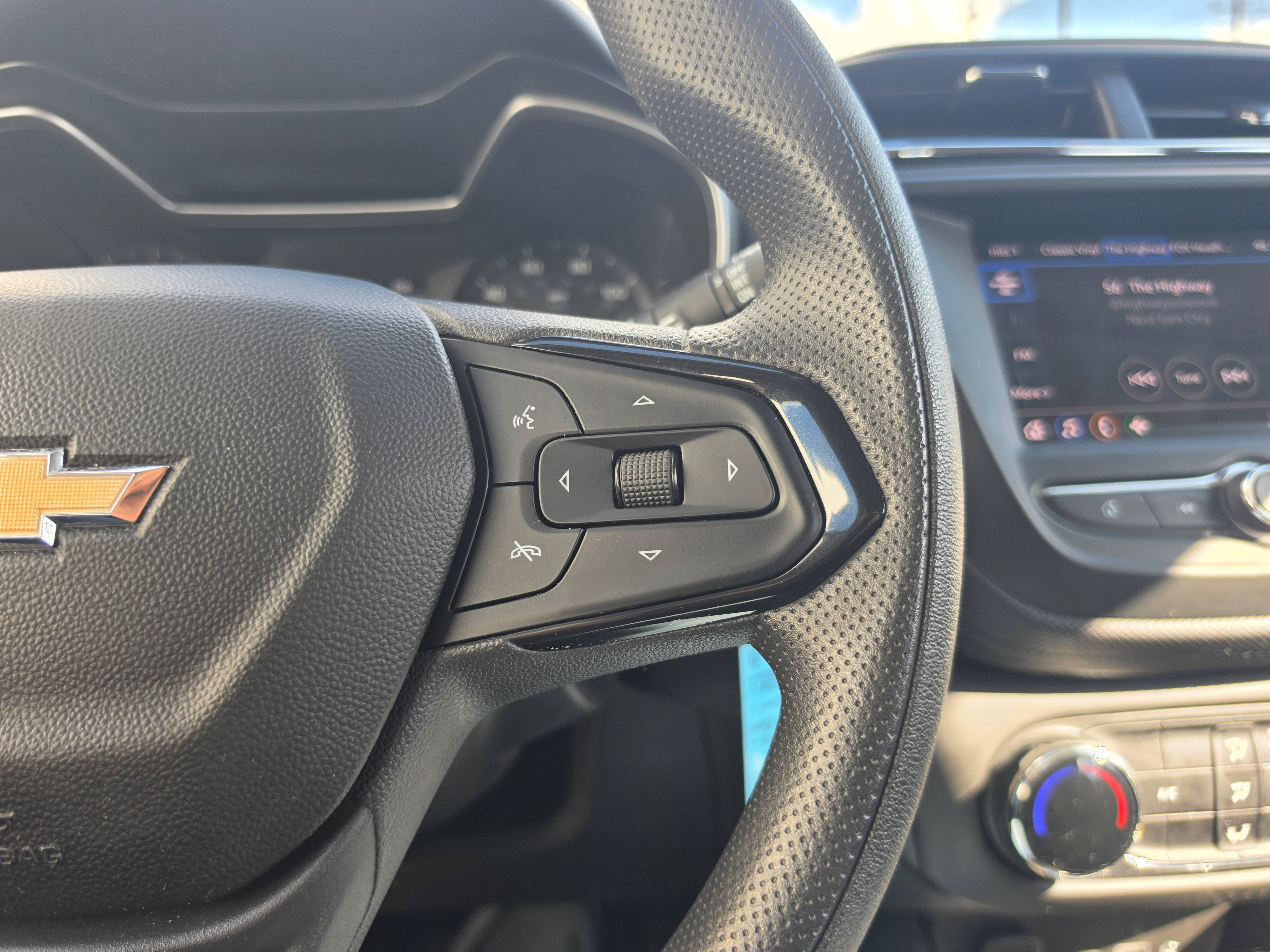 Used 2023 Chevrolet TrailBlazer LS FWD image 20