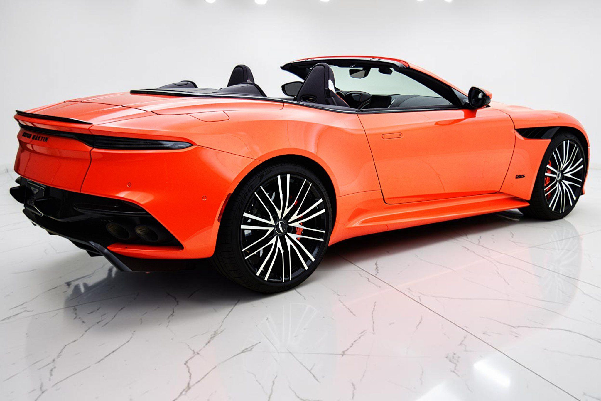 Used 2023 Aston Martin DBS Superleggera Volante RWD image 11