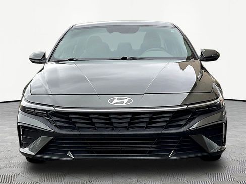 Certified 2024 Hyundai Elantra SE FWD image 2
