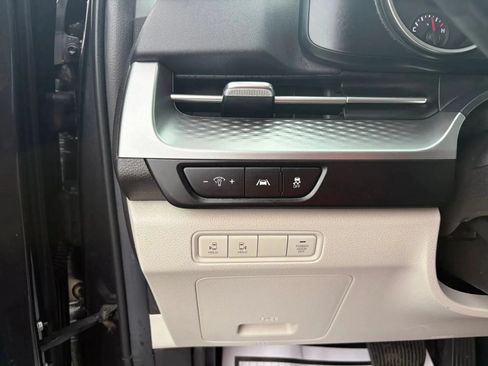 Used 2024 Kia Carnival LX FWD image 20