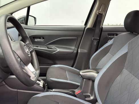 Used 2023 Nissan Versa SV image 14