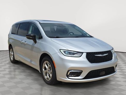 Used 2024 Chrysler Pacifica Limited FWD image 1
