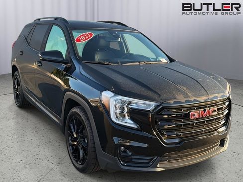 Used 2023 GMC Terrain SLT w/ Elevation Edition FWD image 8