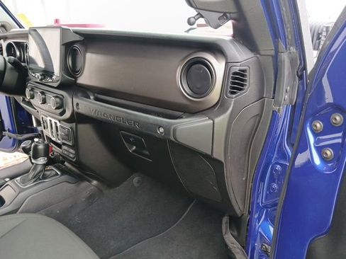 Used 2018 Jeep Wrangler Sport AWD/4WD image 18