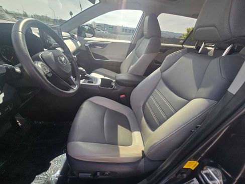Used 2022 Toyota RAV4 XLE Premium image 23