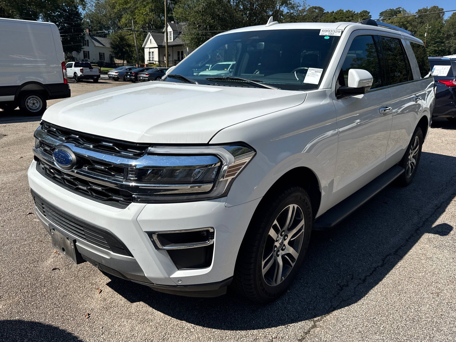 Used 2024 Ford Expedition Limited AWD/4WD image 3