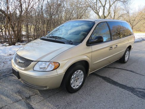 Used 2001 Chrysler Town & Country LX image 1