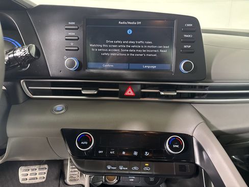 Used 2025 Hyundai Elantra Sport image 15