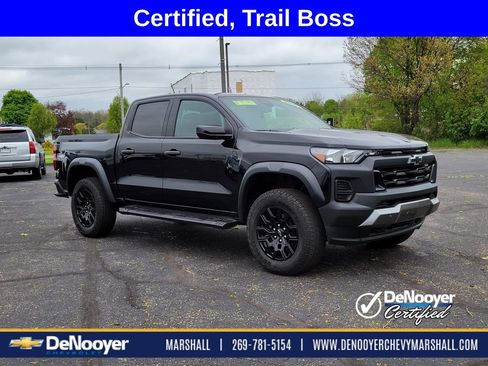 Used 2024 Chevrolet Colorado Trail Boss w/ Advanced Trailering Package AWD/4WD image 2