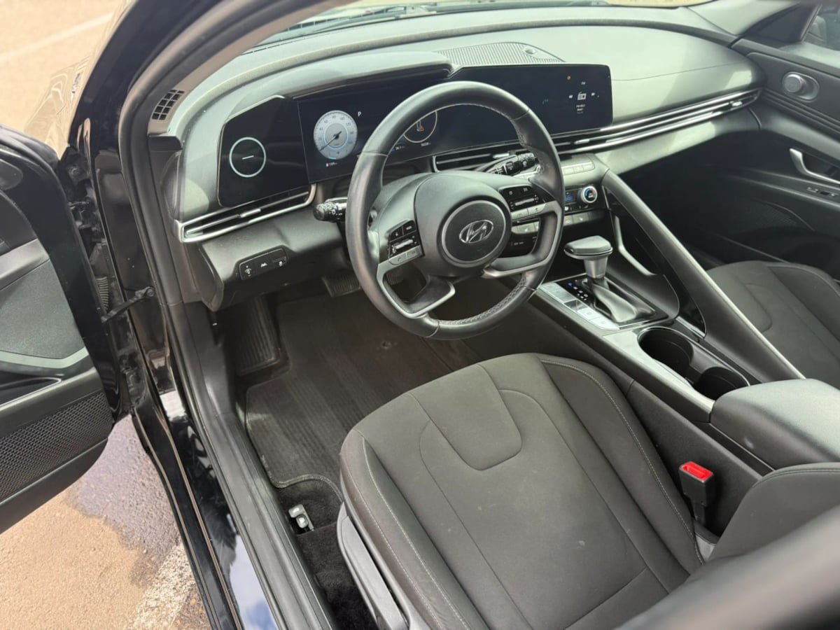 Used 2023 Hyundai Elantra SEL w/ Convenience Package FWD image 16