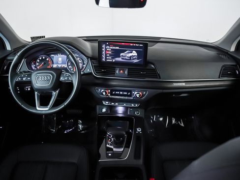 Used 2023 Audi Q5 2.0T Premium w/ Convenience Package image 9