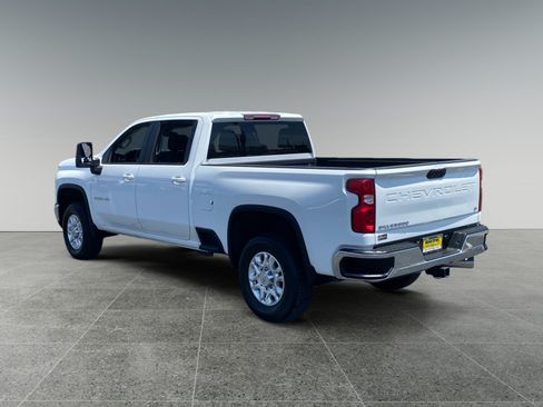 Used 2024 Chevrolet Silverado 2500 LT AWD/4WD image 3