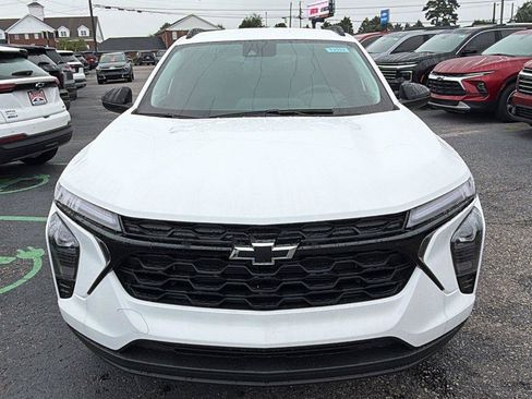 New 2026 Chevrolet Trax LT w/ Driver Confidence Package FWD image 2