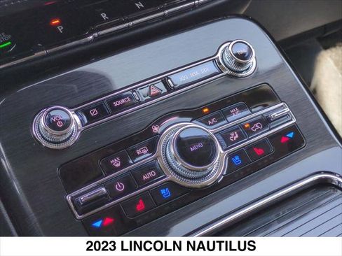 Used 2023 Lincoln Nautilus Reserve w/ Monochromatic Package image 17