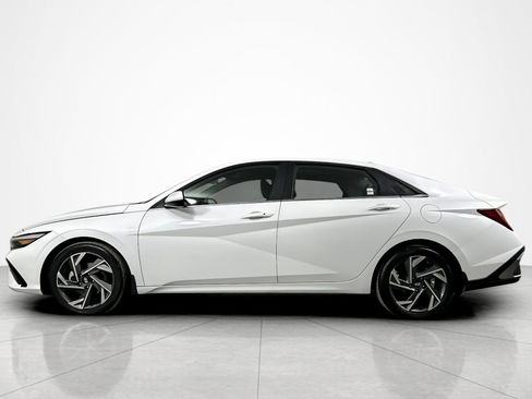 Used 2024 Hyundai Elantra SEL w/ Convenience Package FWD image 2