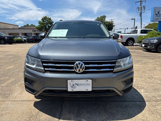 Used 2019 Volkswagen Tiguan SEL R-Line AWD/4WD image 2