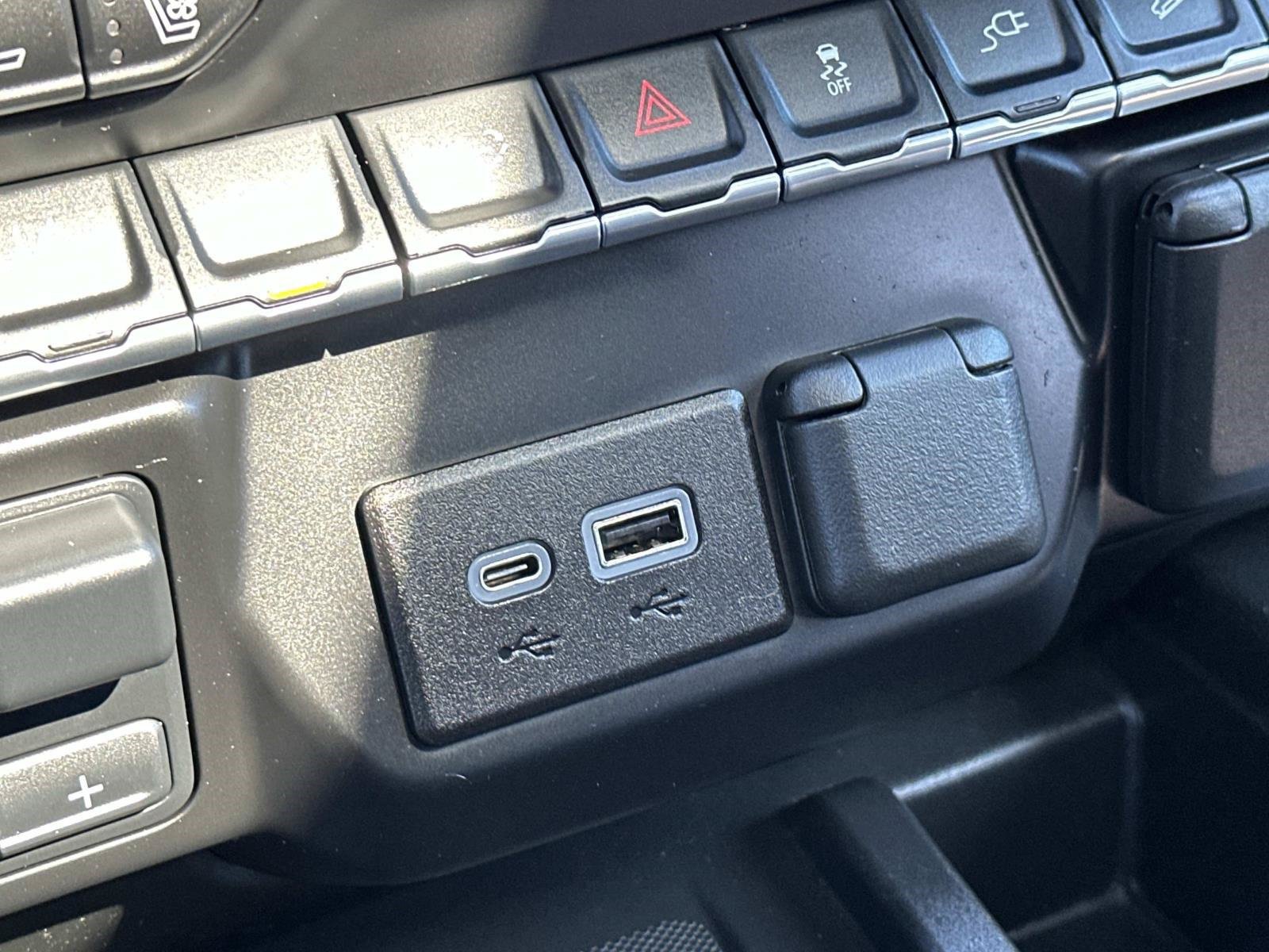 Used 2022 GMC Sierra 2500 AT4 w/ AT4 Preferred Package AWD/4WD image 35