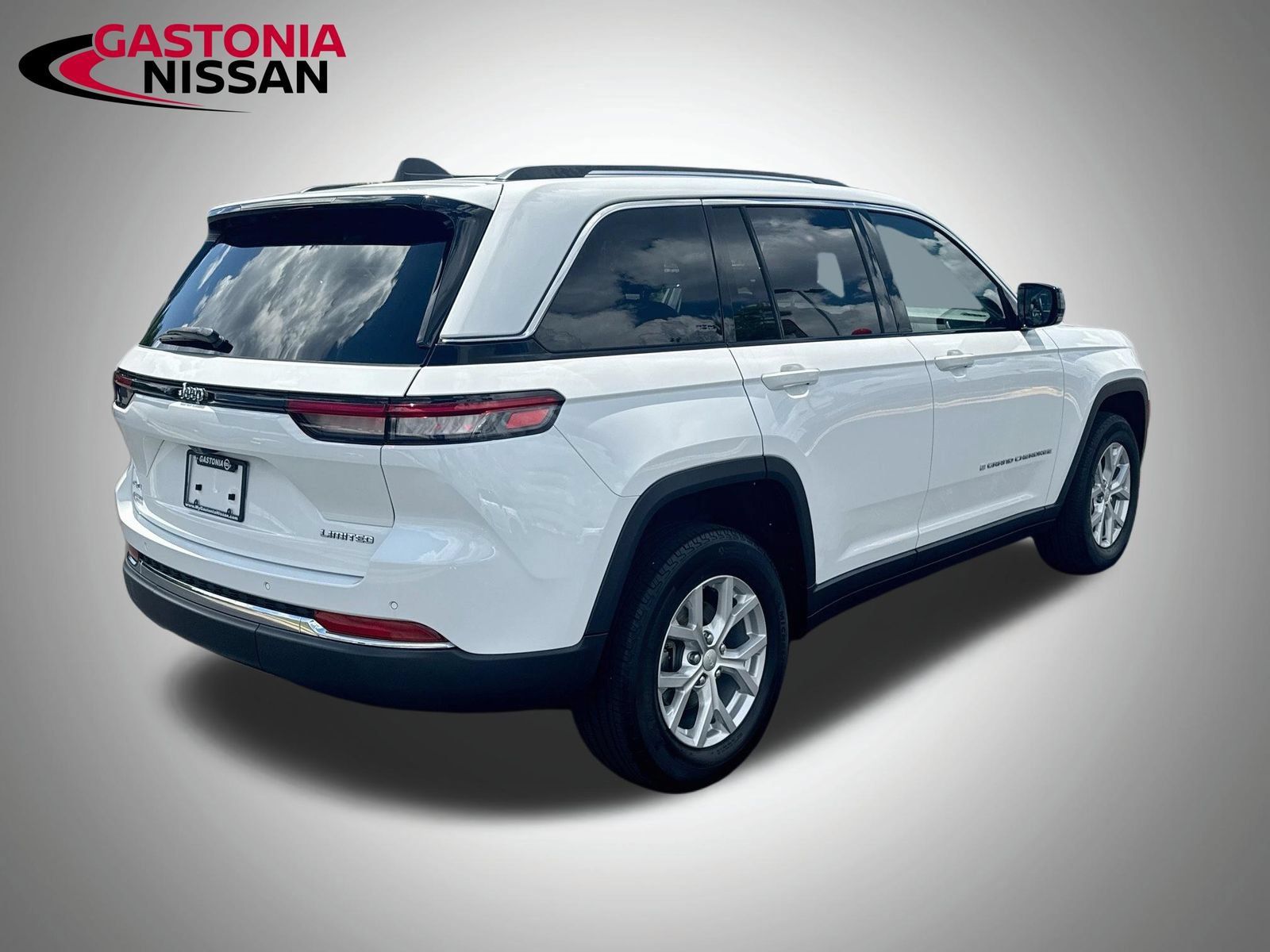 Used 2023 Jeep Grand Cherokee Limited AWD/4WD image 9