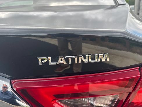 Used 2017 Nissan Maxima Platinum FWD image 5