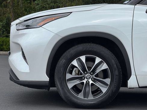 Used 2022 Toyota Highlander XLE AWD/4WD image 8