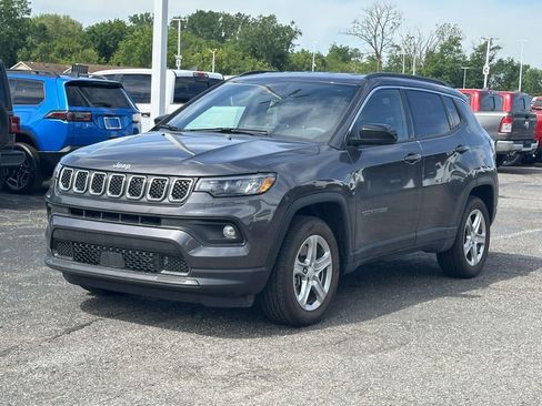 Used 2023 Jeep Compass Latitude w/ Convenience Group AWD/4WD image 7