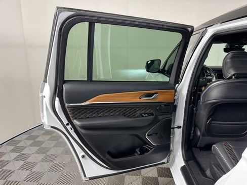 Used 2023 Jeep Grand Cherokee L Summit image 39