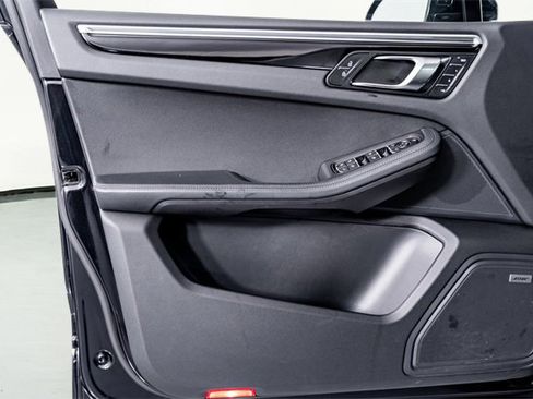 Used 2022 Porsche Macan S w/ Premium Package Plus image 39