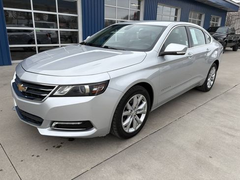 Used 2018 Chevrolet Impala LT FWD image 2
